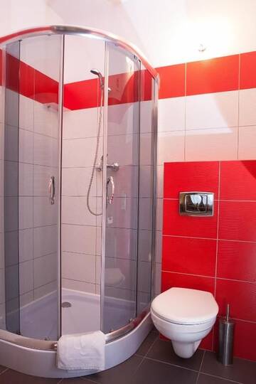 Фото номера Четырехместный номер с балконом Отель Planeta Hotel г. Мельно 4