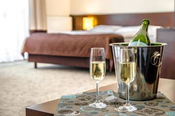 Фото номера Семейный номер с балконом и частичным видом на озеро Отель Hotel Emocja SPA г. Мельно 7