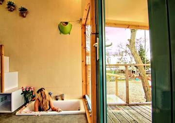 Фото номера Bungalow, beach side and Bath 1 Апартаменты Herbals&amp;SPA-Tree&amp;beach tents г. Мельно 6