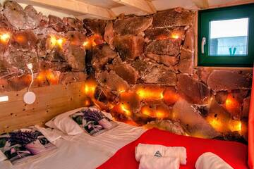 Фото номера Bungalow with private Jacuzzi 8 Апартаменты Herbals&amp;SPA-Tree&amp;beach tents г. Мельно 4
