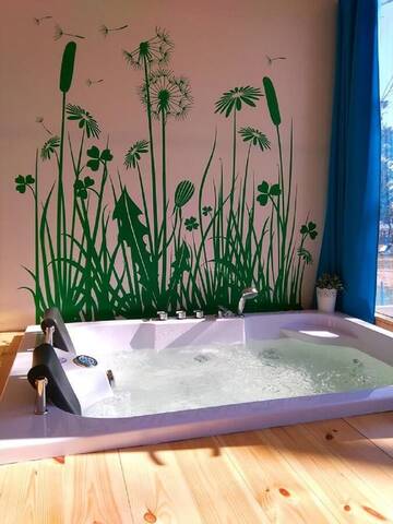 Фото номера Bungalow with Jacuzzi 6 Апартаменты Herbals&amp;SPA-Tree&amp;beach tents г. Мельно 2