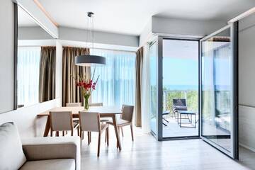 Фото номера One-bedroom Apartment- Deluxe with Sea View Апарт-отели Dune Resort Mielno - B г. Мельно 12