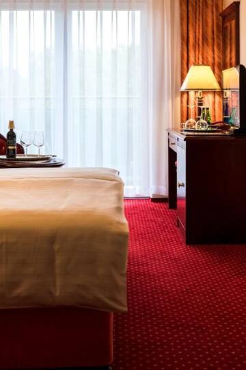 Фото номера Одноместный номер Отель Royal Park Hotel &amp; Spa г. Мельно 4