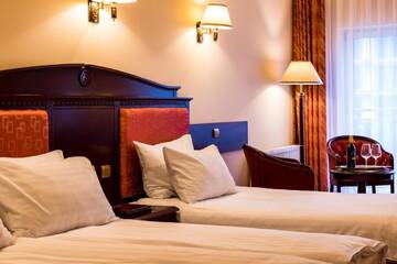 Фото номера Трехместный номер Отель Royal Park Hotel &amp; Spa г. Мельно 4