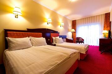 Фото номера Трехместный номер Отель Royal Park Hotel &amp; Spa г. Мельно 3